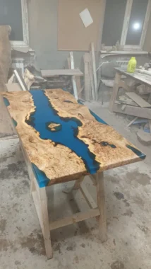 Стол из голубой эпоксидной смолы и карагача 70х140 фото 1